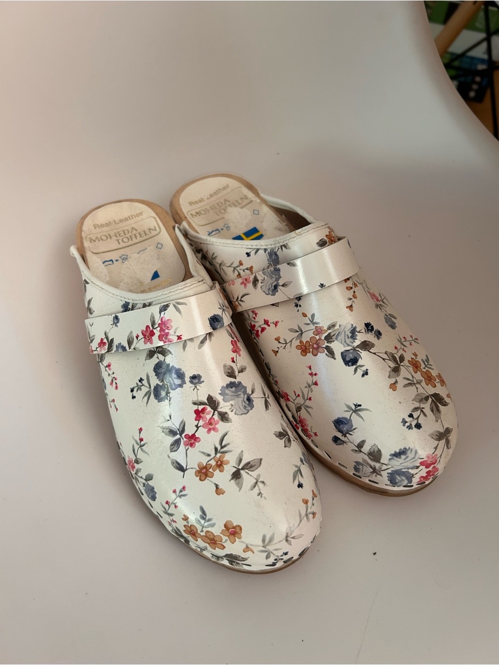 Women's White Floral Leather Clogs